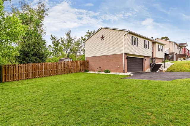 2329 Skidmore Rd, Hempfield Twp, PA 15601