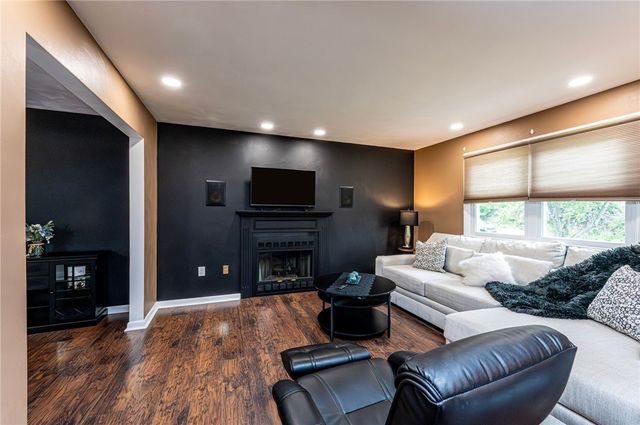 2329 Skidmore Rd, Hempfield Twp, PA 15601