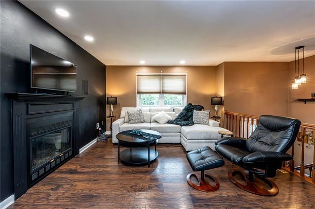 2329 Skidmore Rd, Hempfield Twp, PA 15601