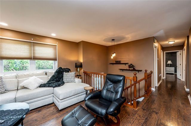 2329 Skidmore Rd, Hempfield Twp, PA 15601