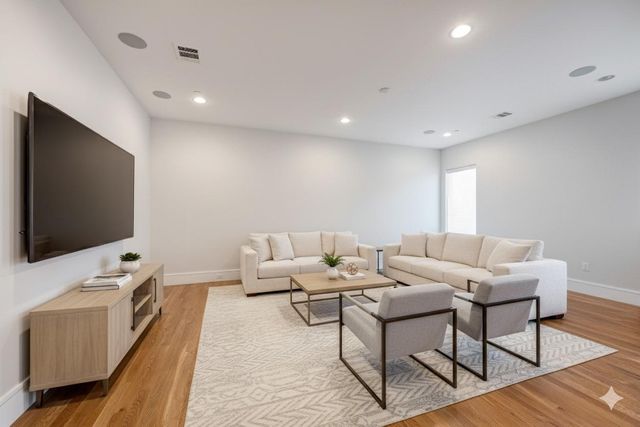 247 Piney Point Road, Piney Point Village, TX 77024