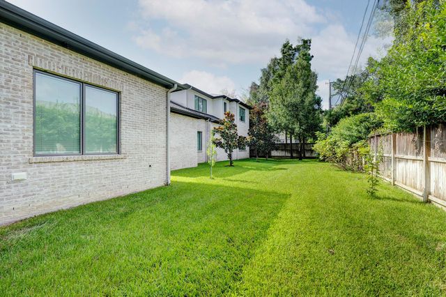 247 Piney Point Road, Piney Point Village, TX 77024