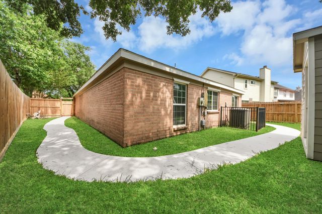 5039 E Pagewick Drive, Houston, TX 77041