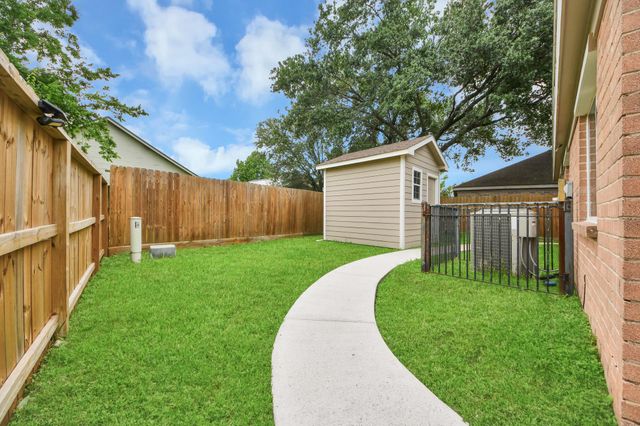 5039 E Pagewick Drive, Houston, TX 77041