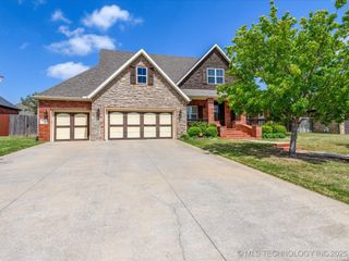 5710 Nottingham Place, Bartlesville, OK 74006