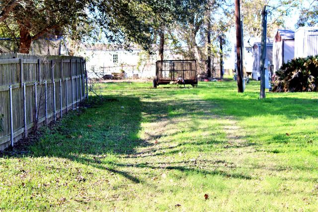 628 Austin Street, Columbus, TX 78934