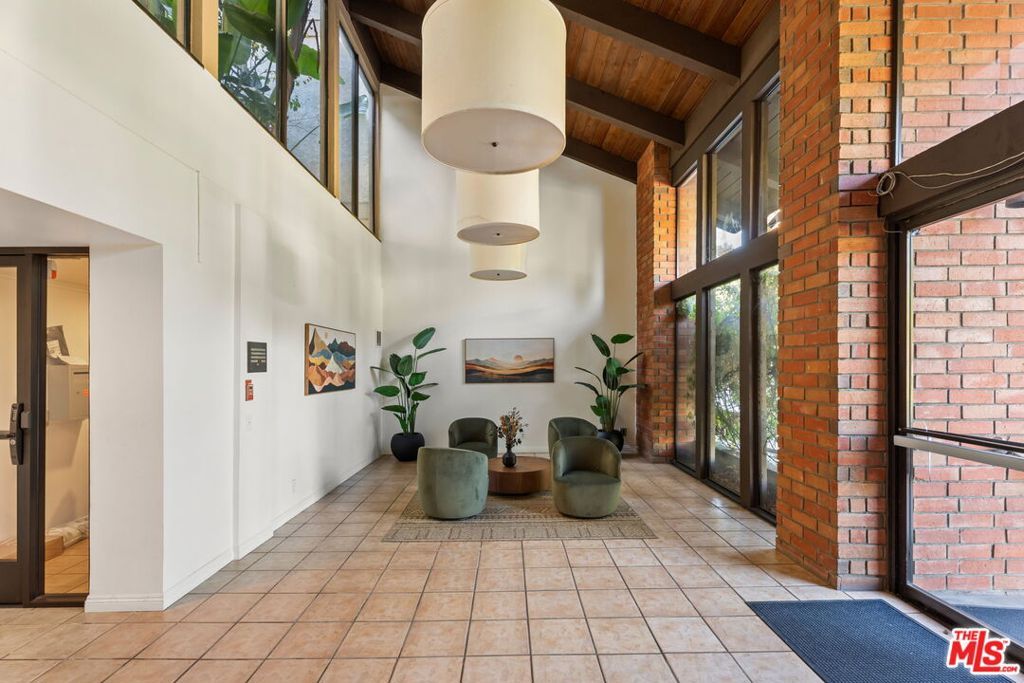 Image 15 of property listing at 3480 Barham Boulevard 306, Los Angeles, CA 90068