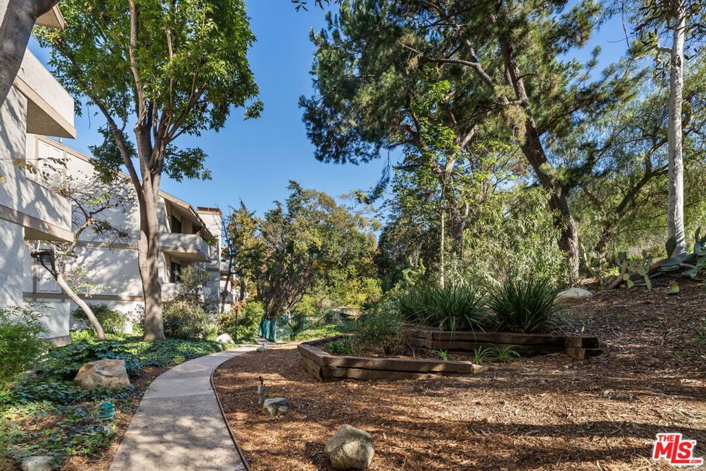 Image 16 of property listing at 3480 Barham Boulevard 306, Los Angeles, CA 90068