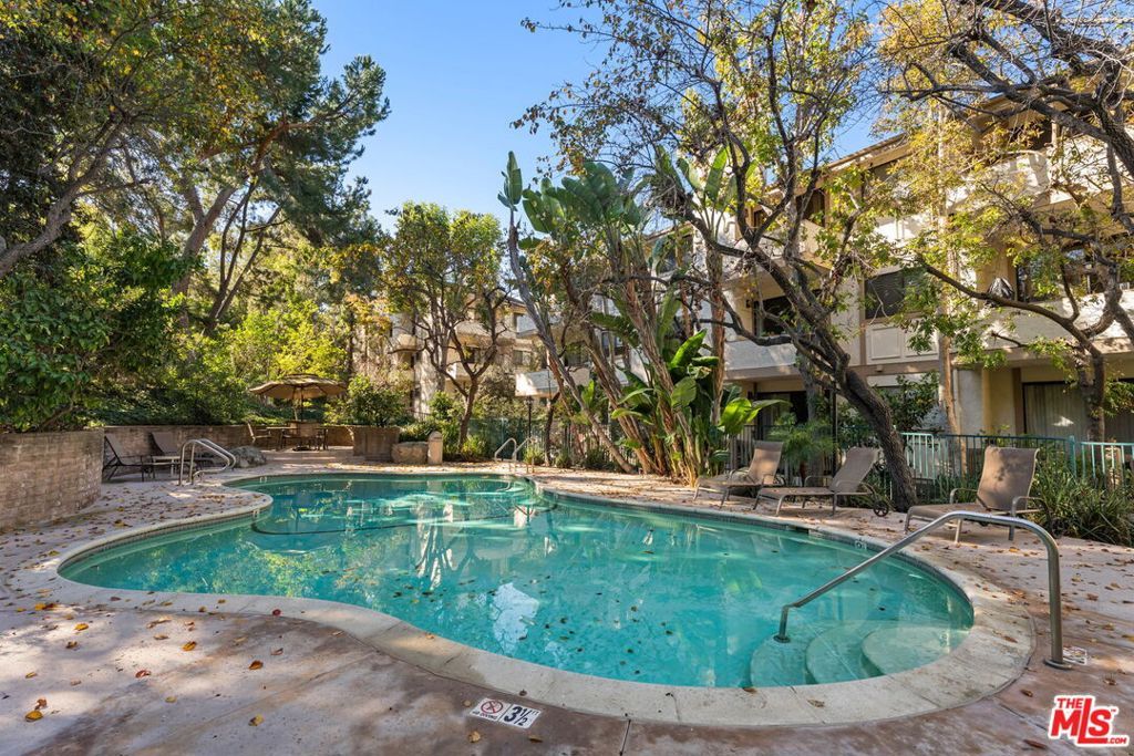 Image 17 of property listing at 3480 Barham Boulevard 306, Los Angeles, CA 90068