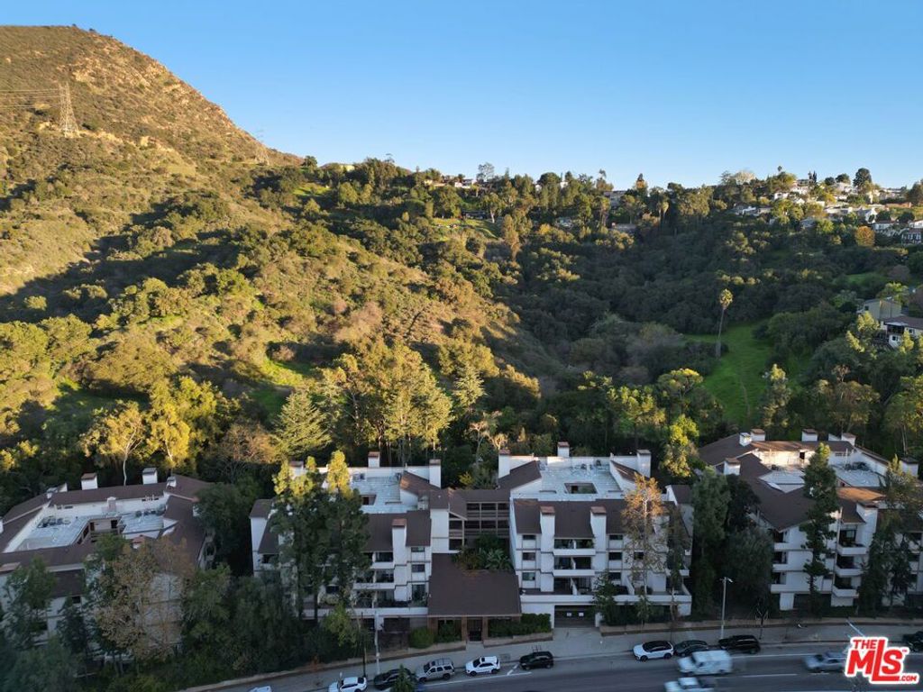Image 19 of property listing at 3480 Barham Boulevard 306, Los Angeles, CA 90068