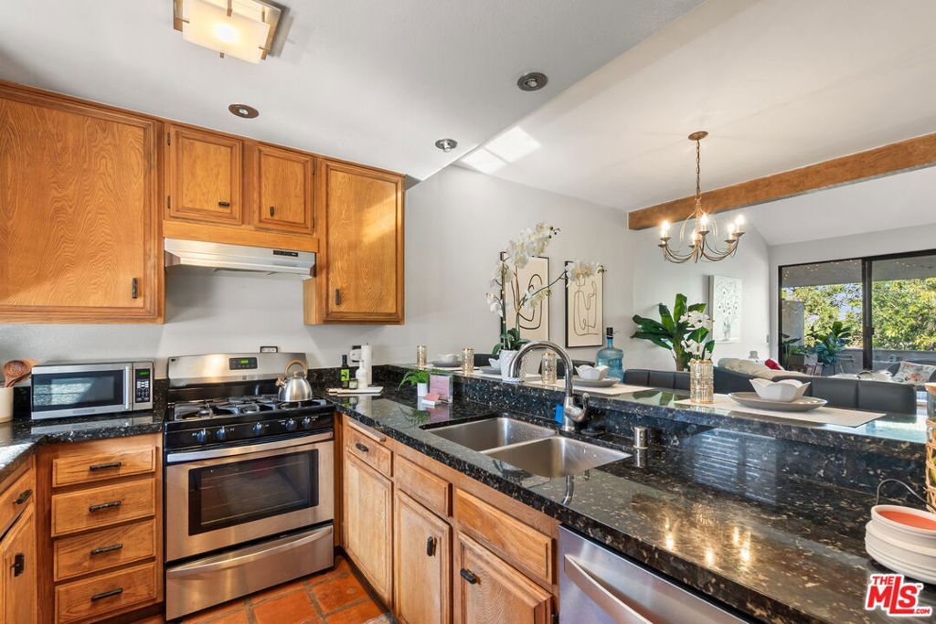 Image 4 of property listing at 3480 Barham Boulevard 306, Los Angeles, CA 90068