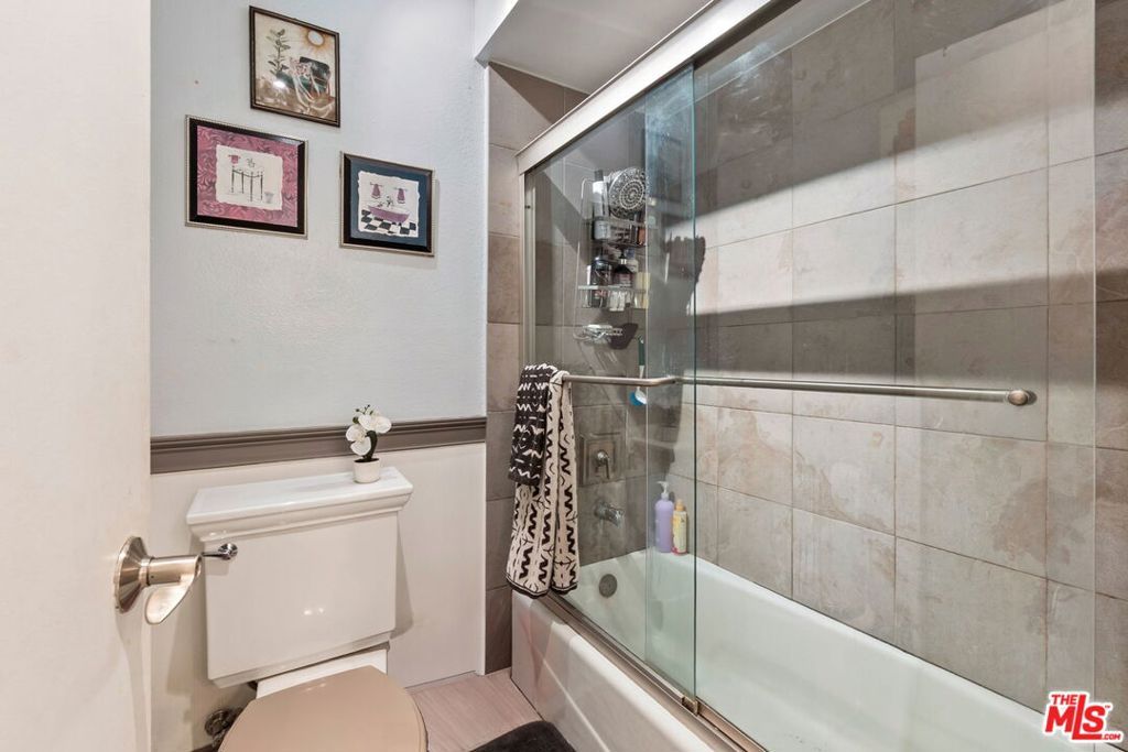 Image 7 of property listing at 3480 Barham Boulevard 306, Los Angeles, CA 90068