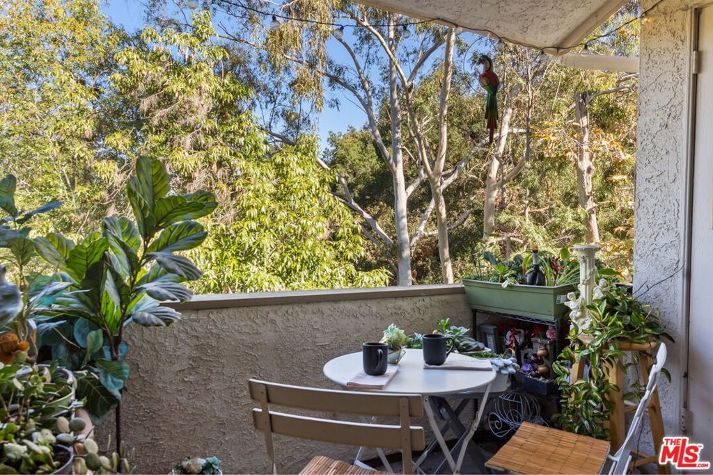 Image 9 of property listing at 3480 Barham Boulevard 306, Los Angeles, CA 90068