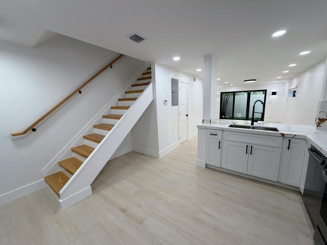 575 NE 7th Avenue 4b, Fort Lauderdale, FL 33301