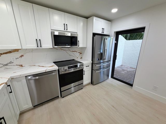 575 NE 7th Avenue 4b, Fort Lauderdale, FL 33301