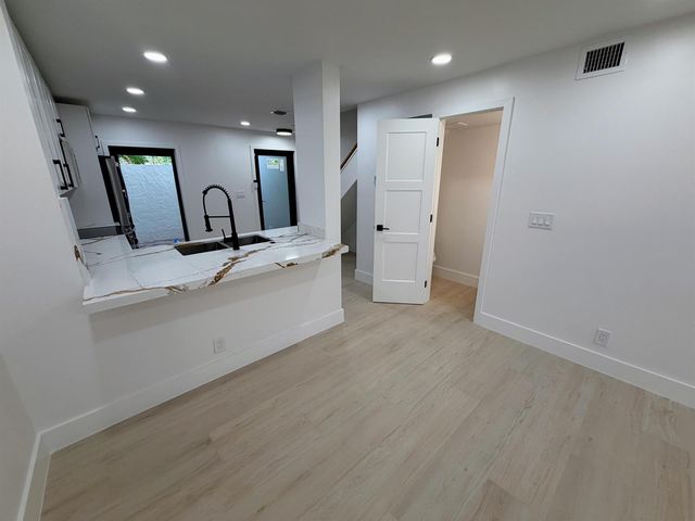 575 NE 7th Avenue 4b, Fort Lauderdale, FL 33301