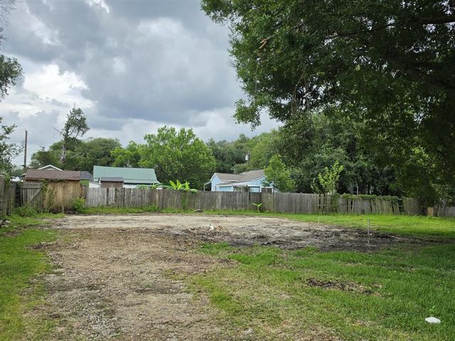 712 N JOHNSON Street, Sulphur, LA 70663
