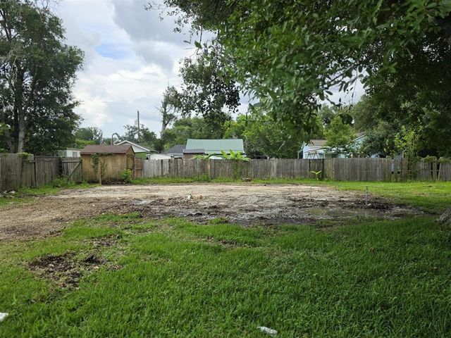 712 N JOHNSON Street, Sulphur, LA 70663