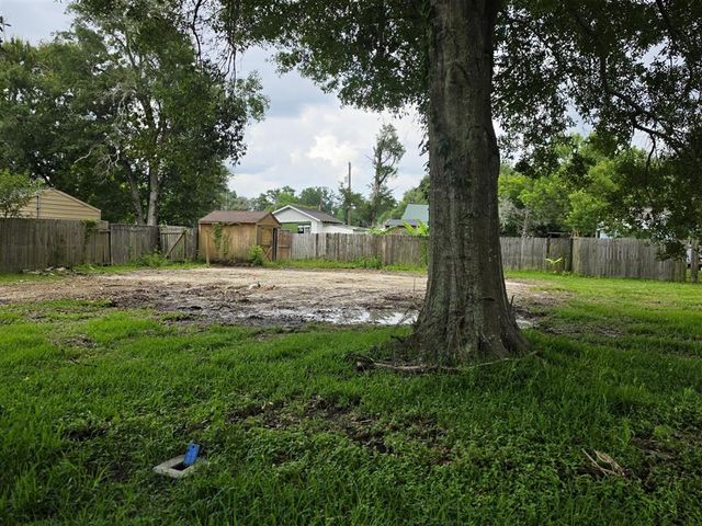 712 N JOHNSON Street, Sulphur, LA 70663