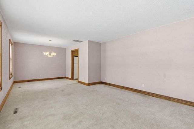 1122 W Vancouver Street, Springfield, MO 65803