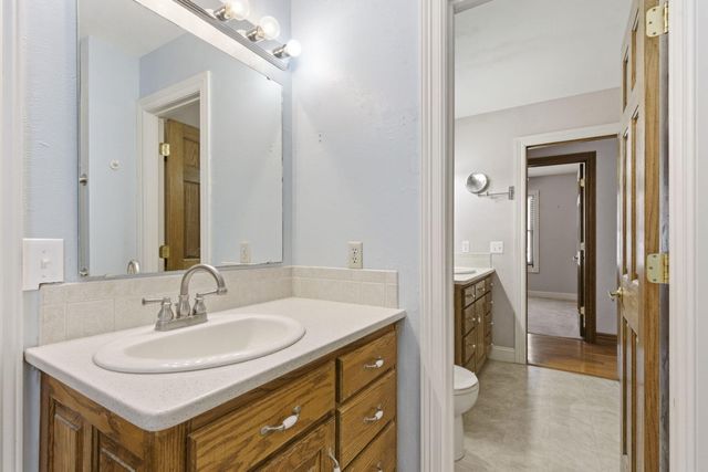 1122 W Vancouver Street, Springfield, MO 65803