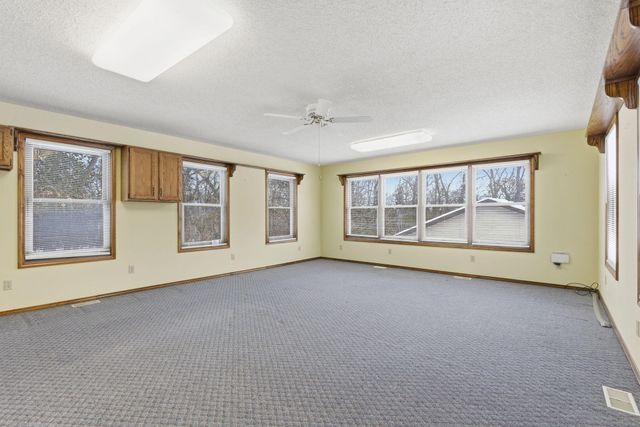 1122 W Vancouver Street, Springfield, MO 65803