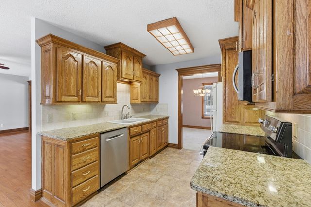 1122 W Vancouver Street, Springfield, MO 65803