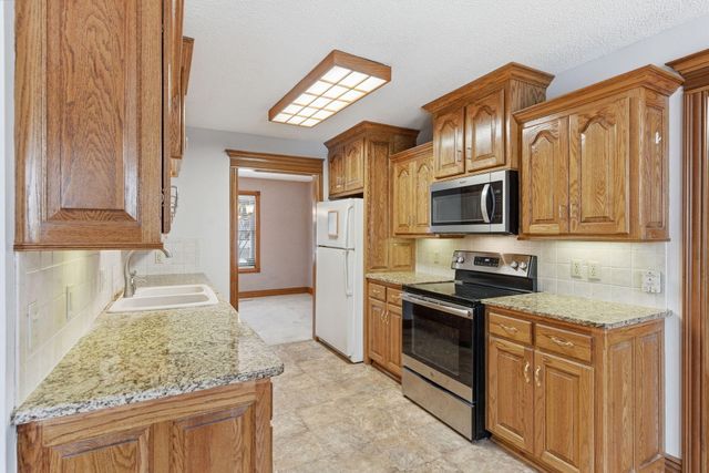 1122 W Vancouver Street, Springfield, MO 65803