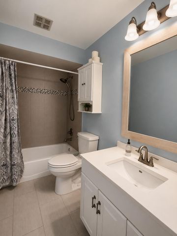 3810 Kingsway Drive, Crown Point, IN 46307