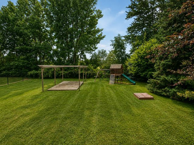 3810 Kingsway Drive, Crown Point, IN 46307
