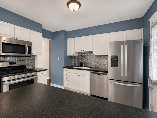3810 Kingsway Drive, Crown Point, IN 46307