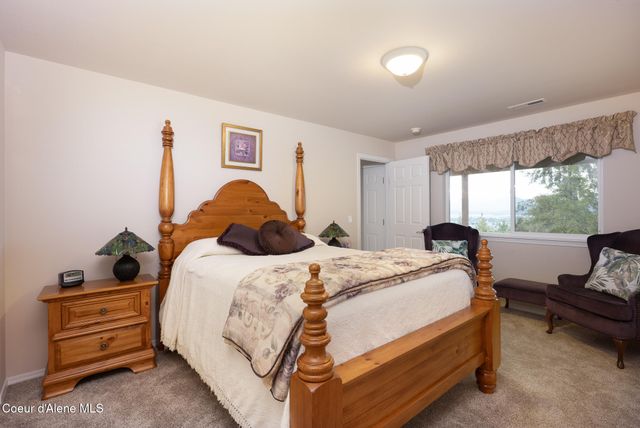 16703 W Riverview DR, Post Falls, ID 83854