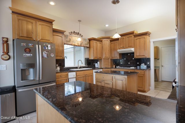 16703 W Riverview DR, Post Falls, ID 83854