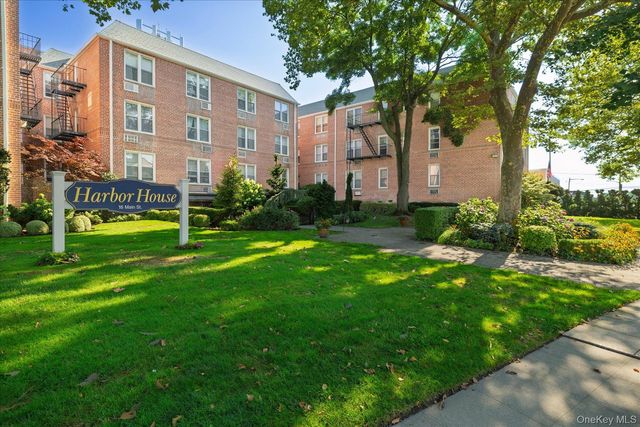 16 Main Street 2G, East Rockaway, NY 11518