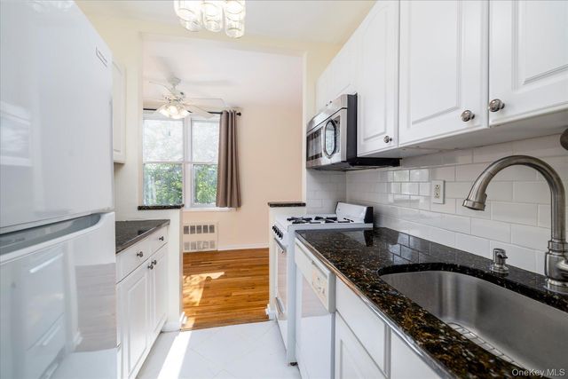 16 Main Street 2G, East Rockaway, NY 11518