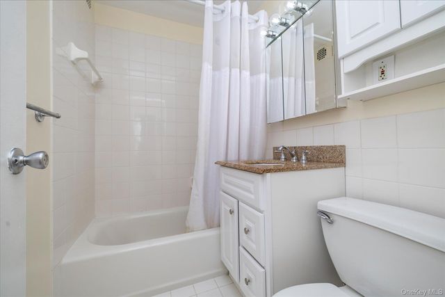 16 Main Street 2G, East Rockaway, NY 11518