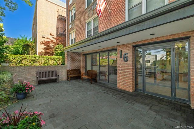 16 Main Street 2G, East Rockaway, NY 11518