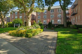 16 Main Street 2G, East Rockaway, NY 11518