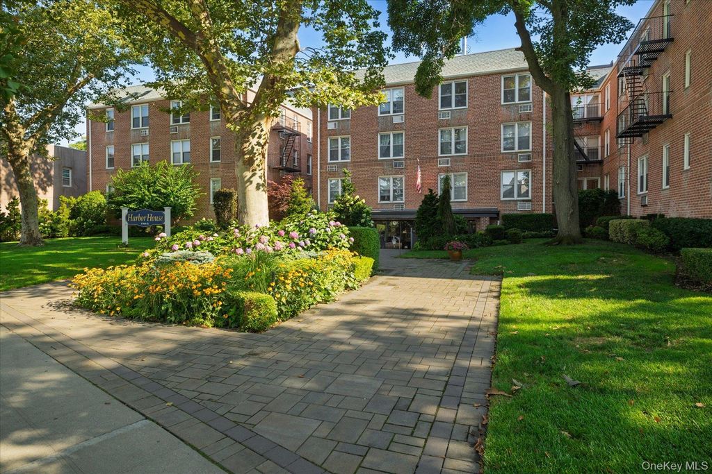 16 Main Street 2G, East Rockaway, NY 11518