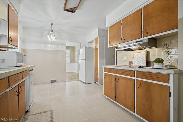 2471 19th Street, Cuyahoga Falls, OH 44223