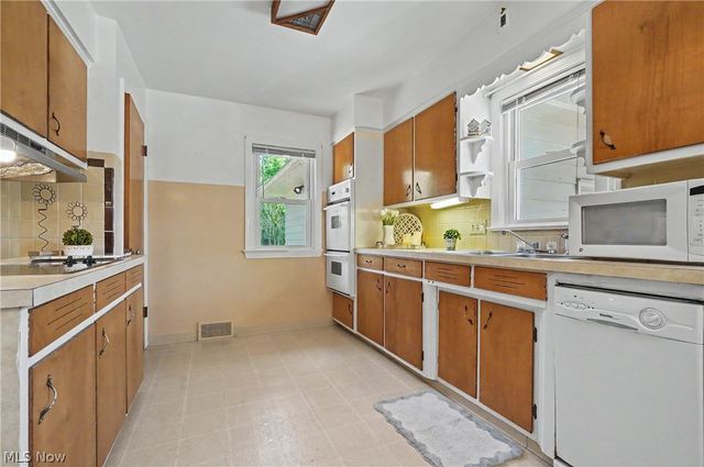 2471 19th Street, Cuyahoga Falls, OH 44223