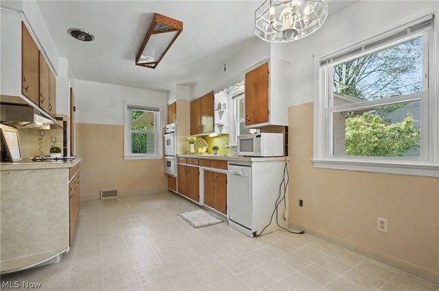 2471 19th Street, Cuyahoga Falls, OH 44223