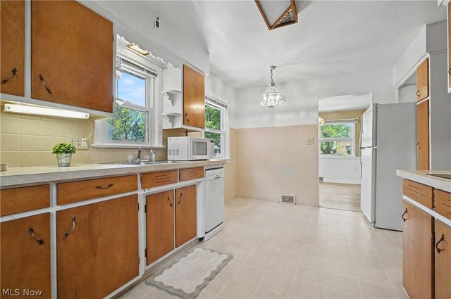 2471 19th Street, Cuyahoga Falls, OH 44223