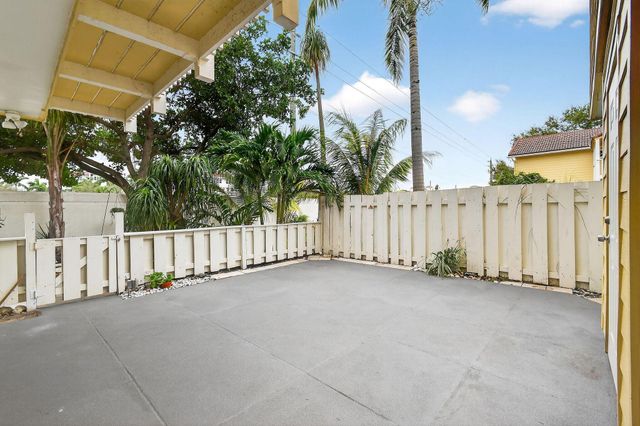 170 Seabreeze Circle, Jupiter, FL 33477