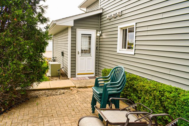 17429 W Chestnut Lane, Gurnee, IL 60031