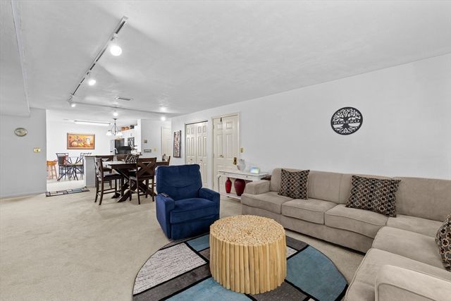 87 Freedom Hollow 87, Salem, MA 01970