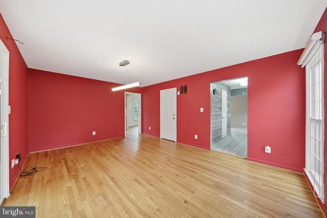11 DELLCASTLE CT, Montgomery Village, MD 20886