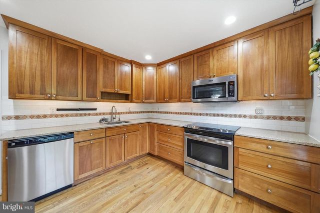 11 DELLCASTLE CT, Montgomery Village, MD 20886