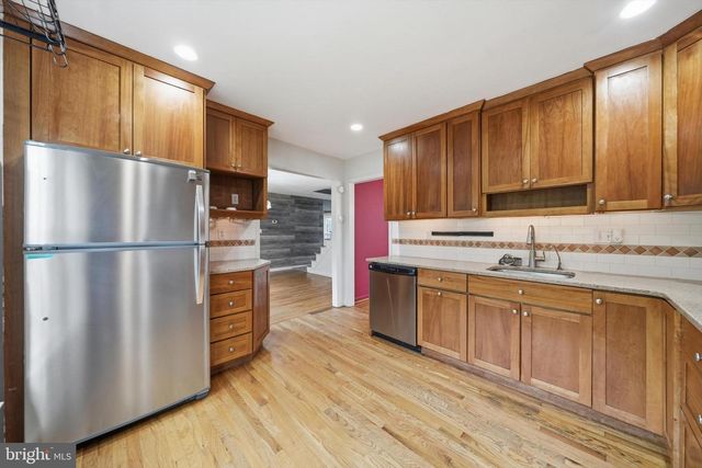 11 DELLCASTLE CT, Montgomery Village, MD 20886