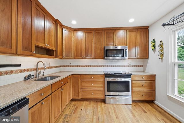 11 DELLCASTLE CT, Montgomery Village, MD 20886